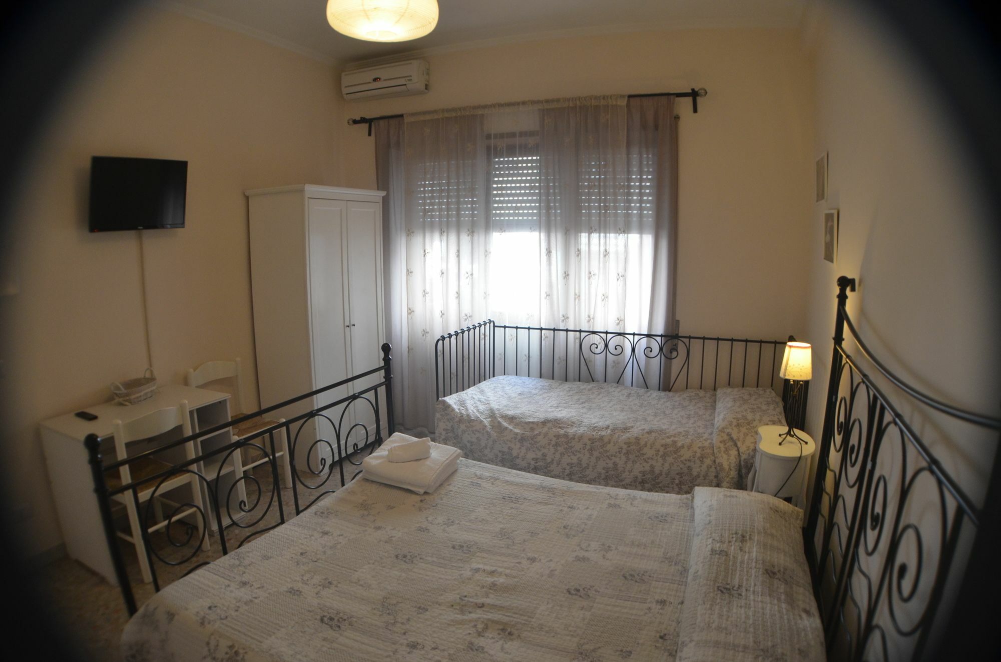 Sergio Tourist Rental Close Tiburtina Station Roma Exterior foto
